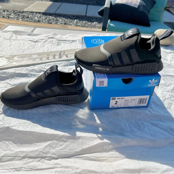 Kids Adidas NMD 360  sz. 2 & a sz. 3 - Picture 3 of 8